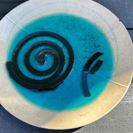 Spirale anti-moustique : le fumigène de grand-mère revient, faut-il lui faire confiance ?