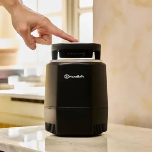 Test HEXA BY FAVEX Hexasafe : le piège à moustiques USB qui tourne H24 dans le salon