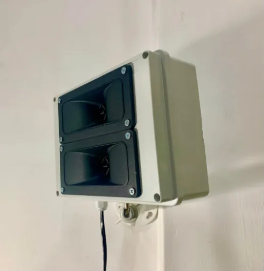 Répulsif ultrasonique professionnel d'extérieur 220 volts à utilisation continue - lutte antiparasitaire version améliorée oiseaux Uccelli - Volatili 120 m²